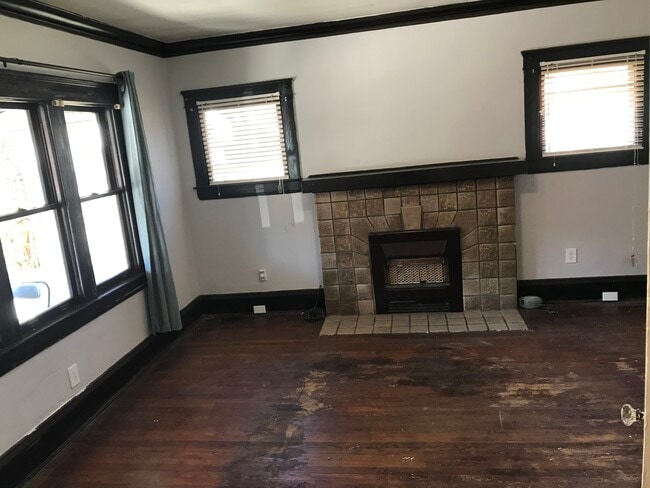 Building Photo - 1550 Lewis St