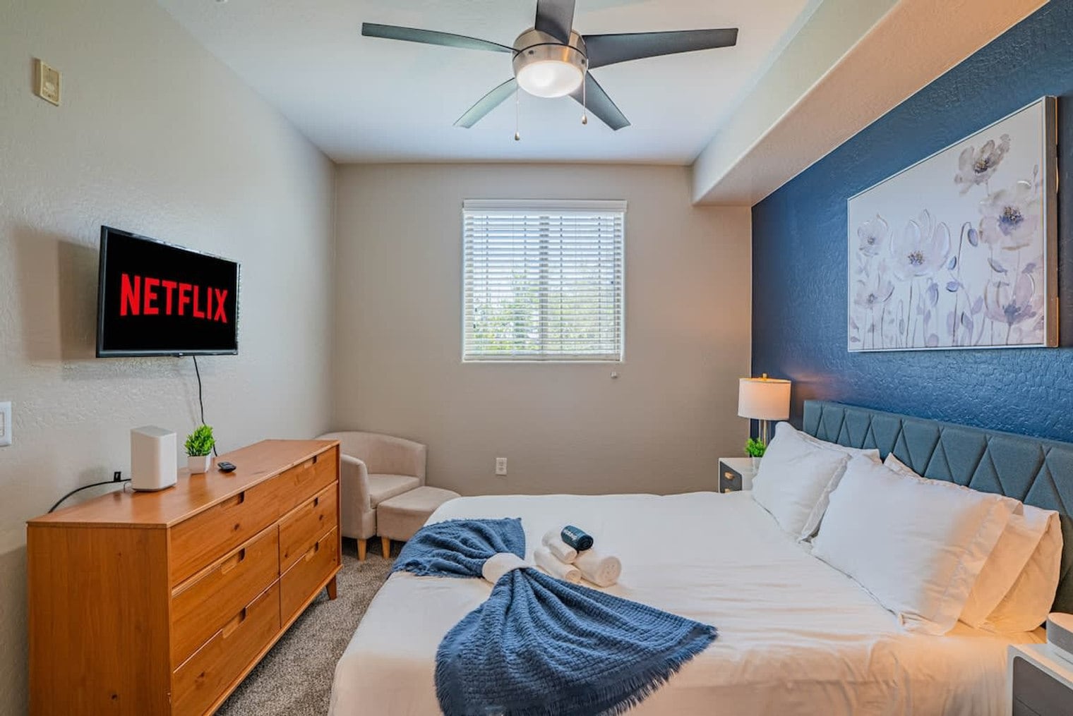 Building Photo - 1275 E University Dr