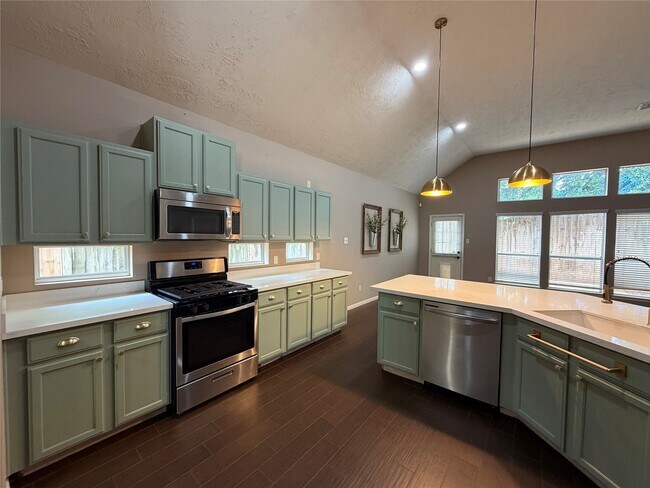 Building Photo - 903 Cascade Ridge