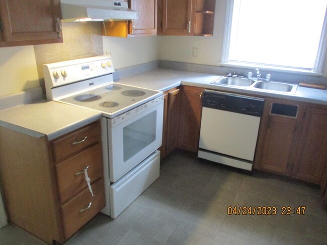 Building Photo - Eleventh Ave., 810