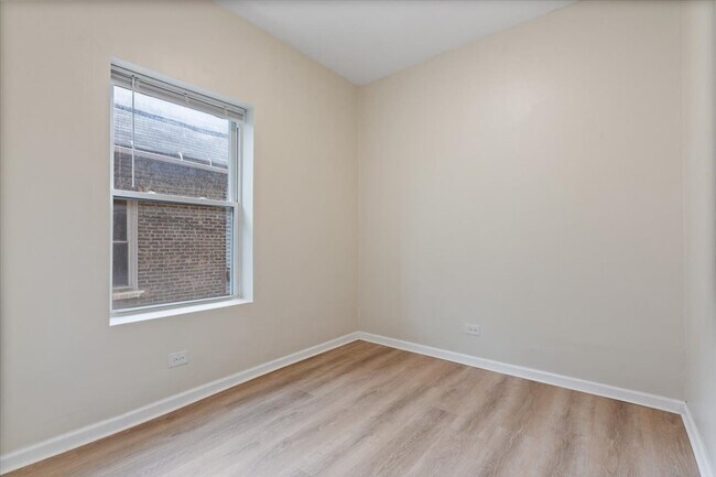 Building Photo - 3145 W Lyndale St