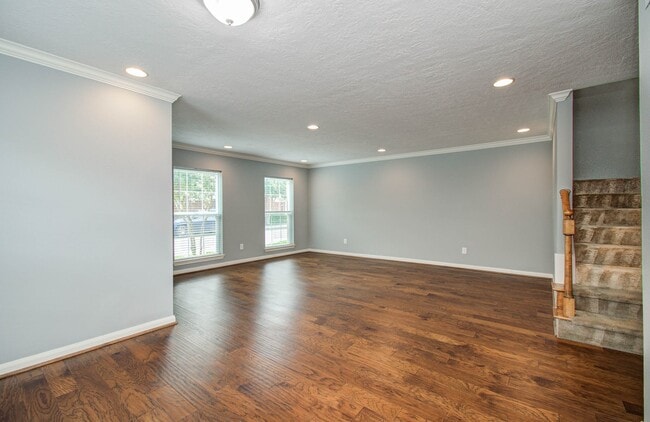 Building Photo - 402 Bendwood Dr