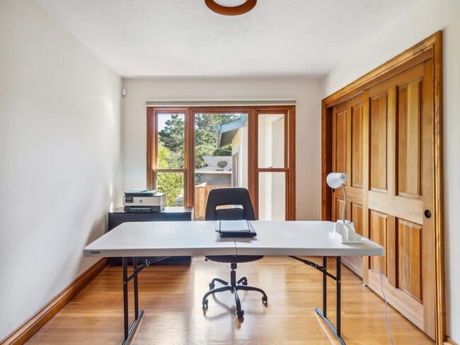 Building Photo - 751 Toyon Dr