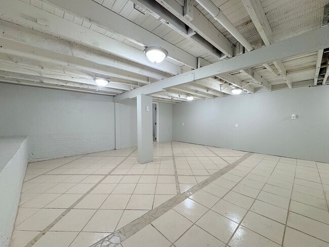 Building Photo - 3512 Clifton Ave
