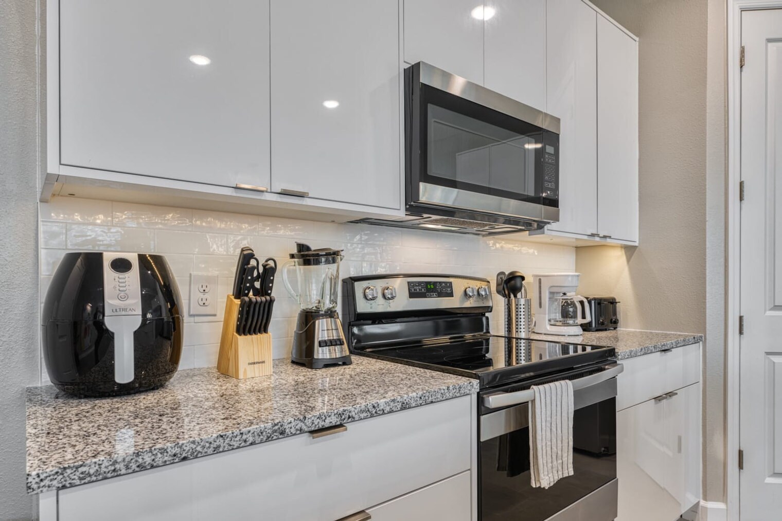 Building Photo - 8013 Formosa Vly Pl