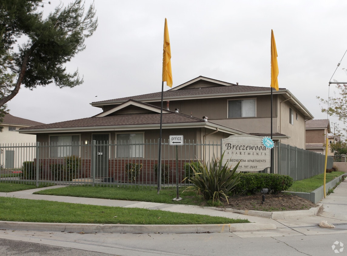 Breezewood Apartments Riverside