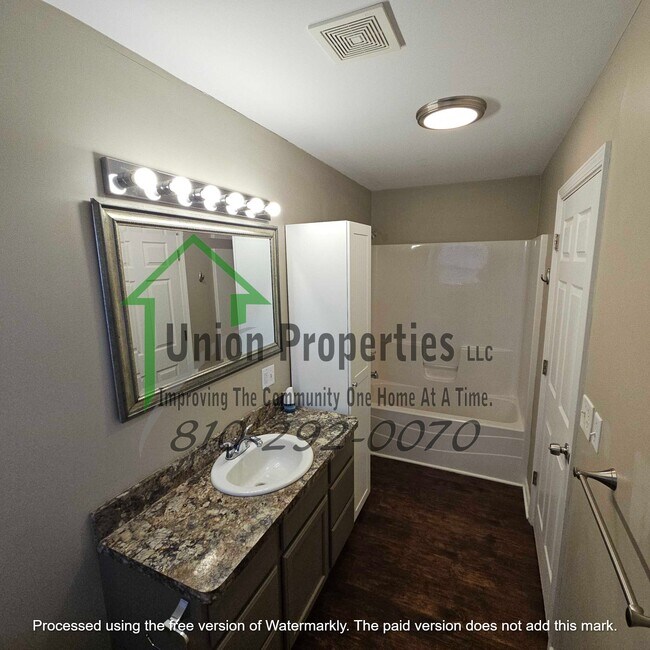 Building Photo - 4205 Vine St