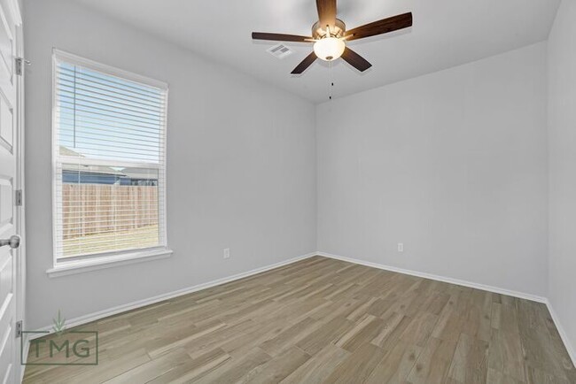 Building Photo - Move In Special! Shenandoah: Comfortable a...