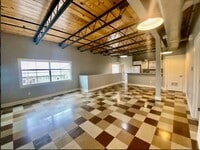 Building Photo - 2869 Knapp St NE