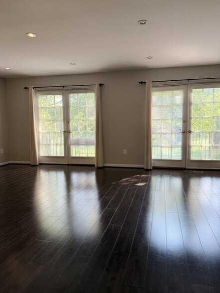 Building Photo - 2156 Golf Course Dr