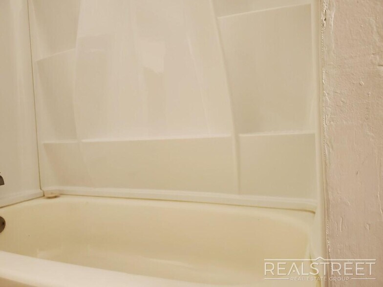 Building Photo - Hicks Street