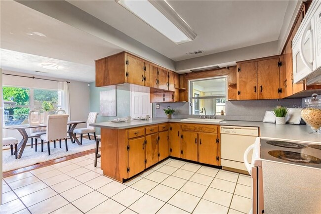 Building Photo - 5418 Riverhills Dr