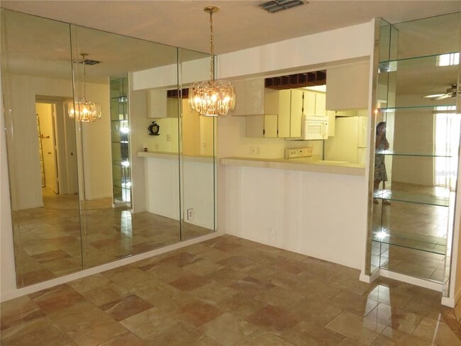 Building Photo - 4911 Sunnybrook Dr