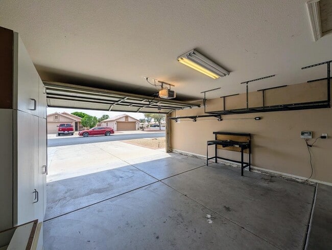 Building Photo - 15746 W Elm St