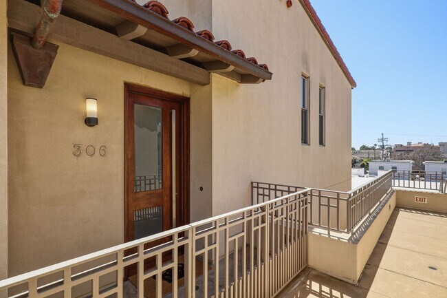 Building Photo - Luxurious Condominium | Rooftop Deck with Bay and Downtown Views