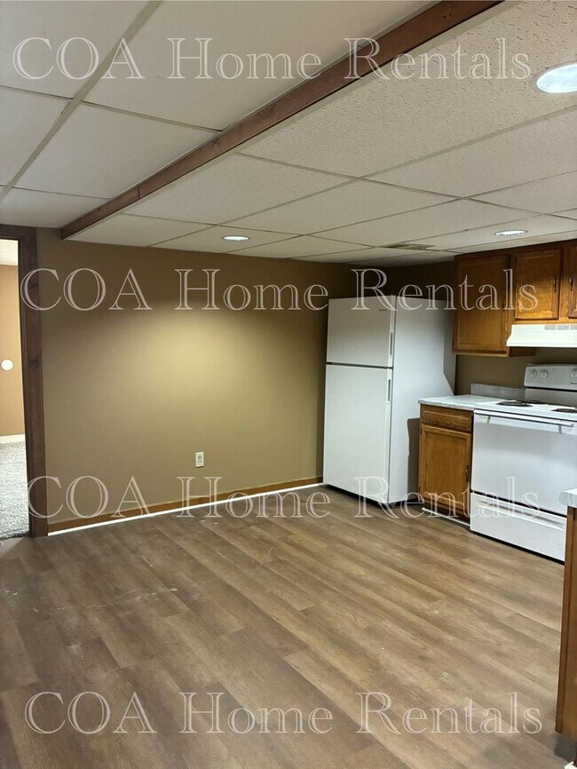 Building Photo - Spring Ave