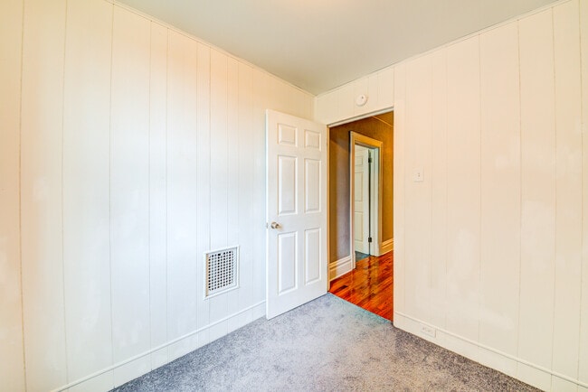 Building Photo - 103 Harwood St