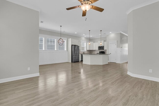 Building Photo - Newly Refreshed Single Story Home in Carol...