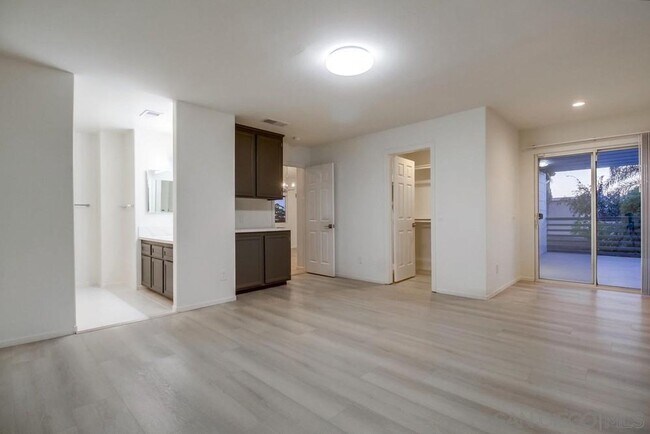 Building Photo - Modern Bungalow