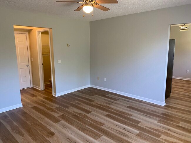 Building Photo - 1106 Fishlock Ave