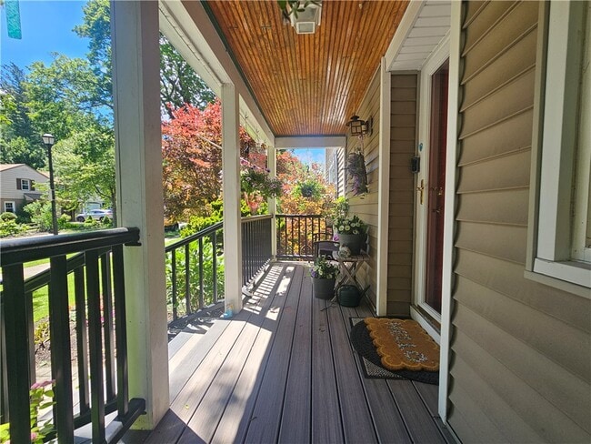 Building Photo - 50 Greenview Dr