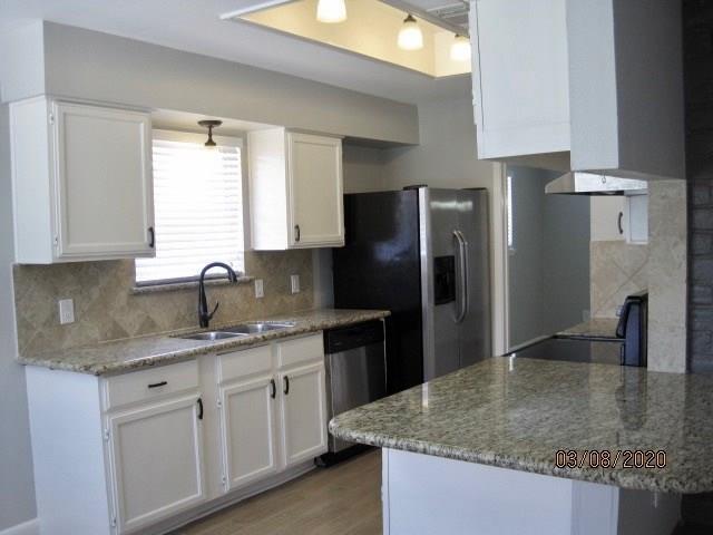 Building Photo - 16011 Hickory Knoll Dr