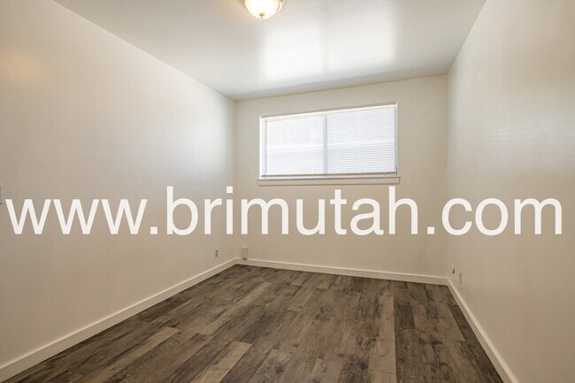 Building Photo - 1539 S Green St