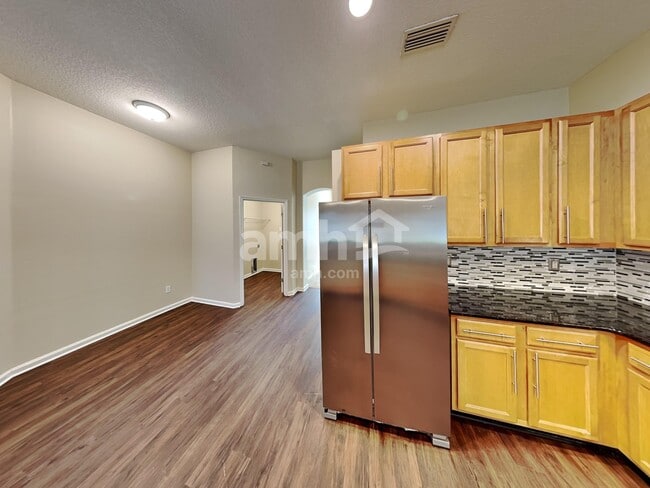 Building Photo - 1943 Wages Way S