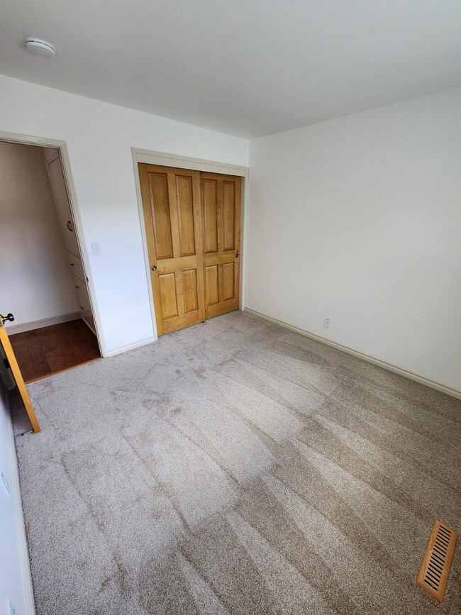 Building Photo - 1231 Padre Dr