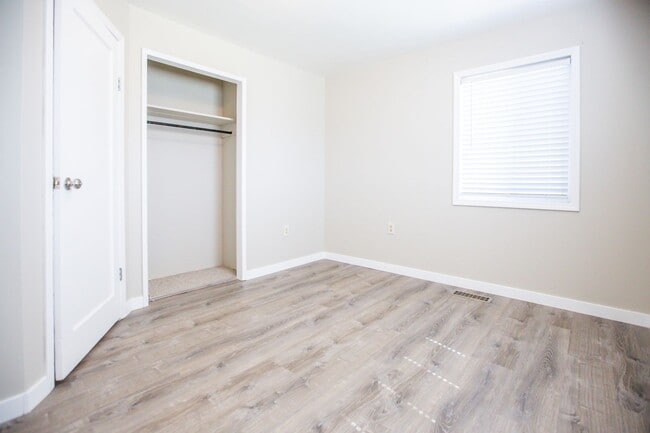 Building Photo - 2 Bedroom 1 Bath SE Salem Home ** Large Fenced In Yard