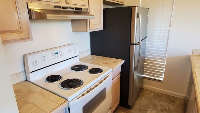 Building Photo - Spacious 2 Bedroom, 1 Bathroom Moraga Condo