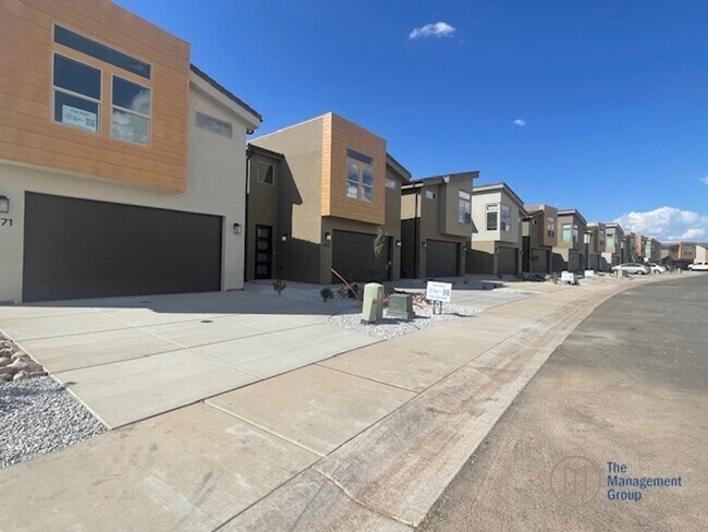 Building Photo - Brand New Desert Providence
