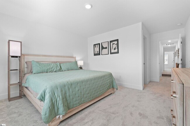 Building Photo - Wonderful Short-Term Furnished Townhome Cl...