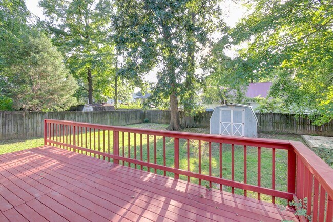 Building Photo - Three Bedroom Home for Rent with Two Bonus Areas!!!