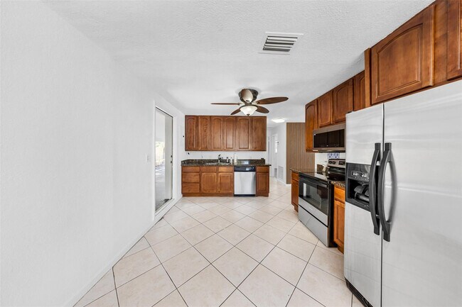 Building Photo - 5921 NE 1st Ave.