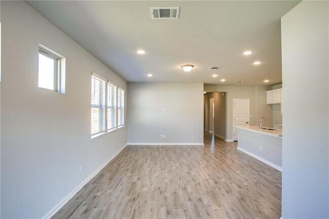 Building Photo - 2801 Stone Branch Dr