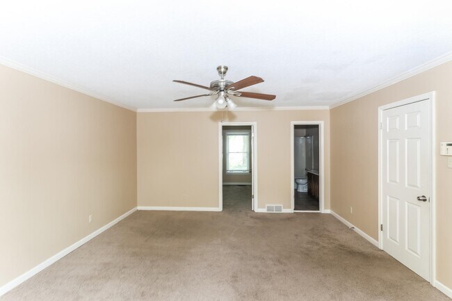 Building Photo - 102 Country Pl