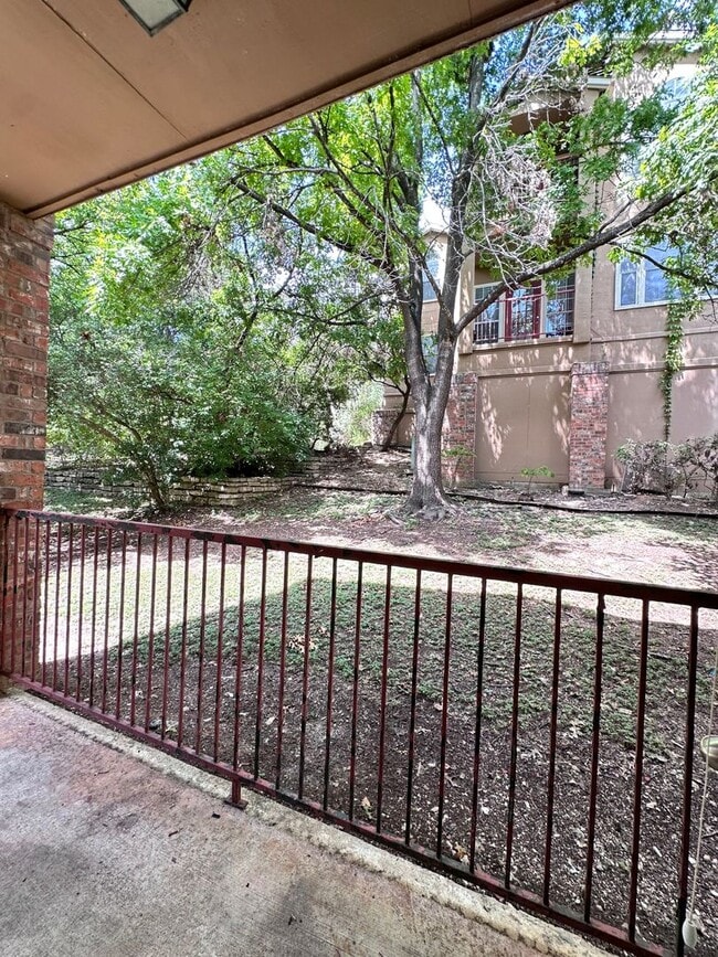 Building Photo - POINTE 360 @ 2222 - ONE BEDROOM WITH ATTAC...