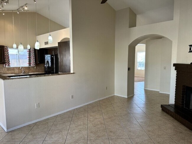 Building Photo - 4106 E Ashurst Dr