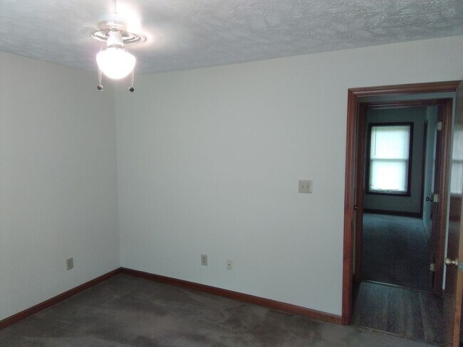 Building Photo - Duplex in Hope Mills!