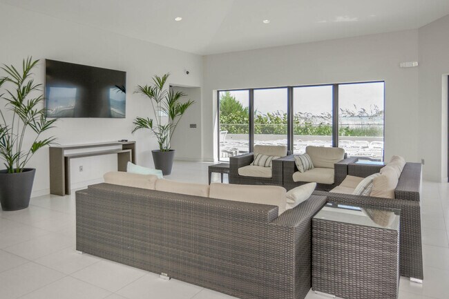 Building Photo - 5540 N Ocean Dr