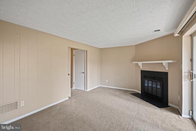 Building Photo - 7 Castlehill Ct