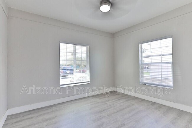 Building Photo - 1538 E Pierce St
