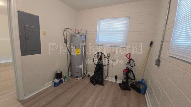 Building Photo - 924 Pierpont Rd