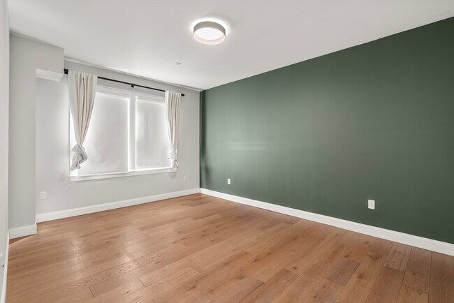 Building Photo - 54 Pleasant St