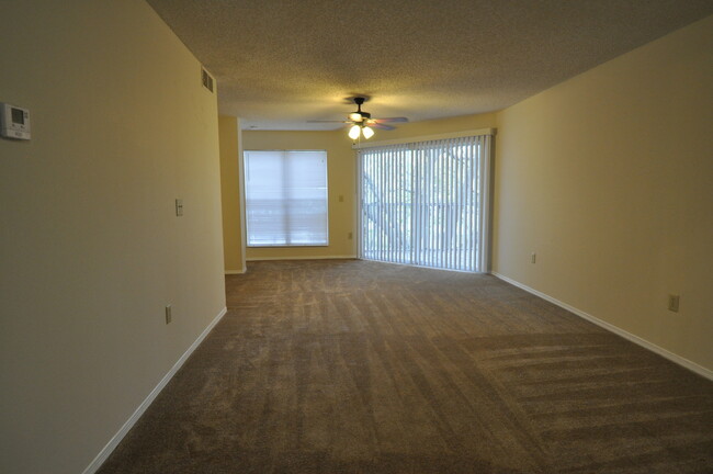 Building Photo - 2/2 on 2nd Floor at the Landings of Tampa ...