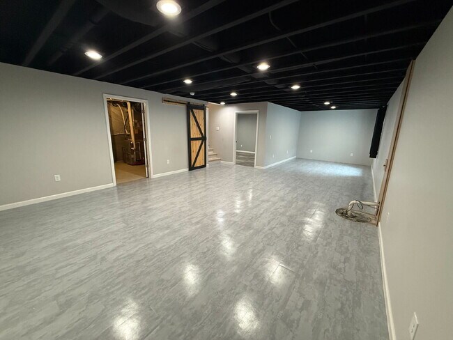 Building Photo - Spacious 4-Bedroom Home with 3 Full Baths in Swartz Creek