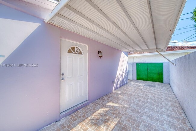 Building Photo - 2741 SW 67th Ave