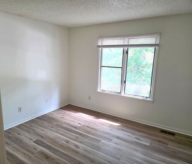 Building Photo - 8201 Terra Dr