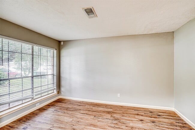 Building Photo - 4419 Curly Oaks Dr